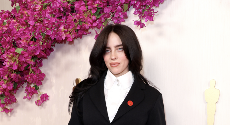 Billie EILISH, nominated for the Best Original Song Award for “What Was I Made For” from the “Barbie” movie, wore a CHANEL black wool jacket with a white cotton shirt and a black and white checkered tweed skirt. CHANEL bag and shoes. COCO CRUSH rings in 18K white gold and diamonds CHANEL Fine Jewelry. Copyright: Chanel